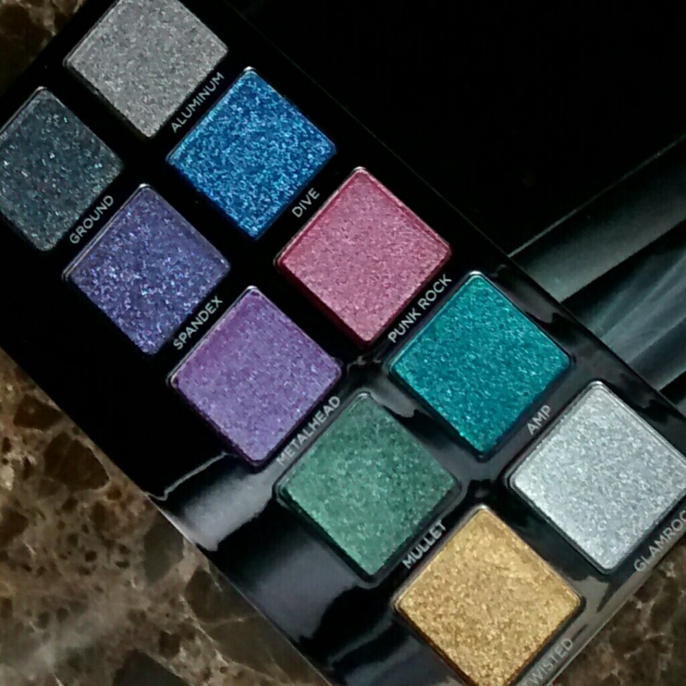 Urban Decay Heavy Metals Palette - Picture 3 of 6